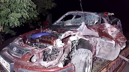 Otomobil köprünün korkuluklarına çarptı: 1'i ağır 3 yaralı