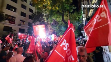 Ambiente en la sede central del PSOE en la noche electoral del 23J