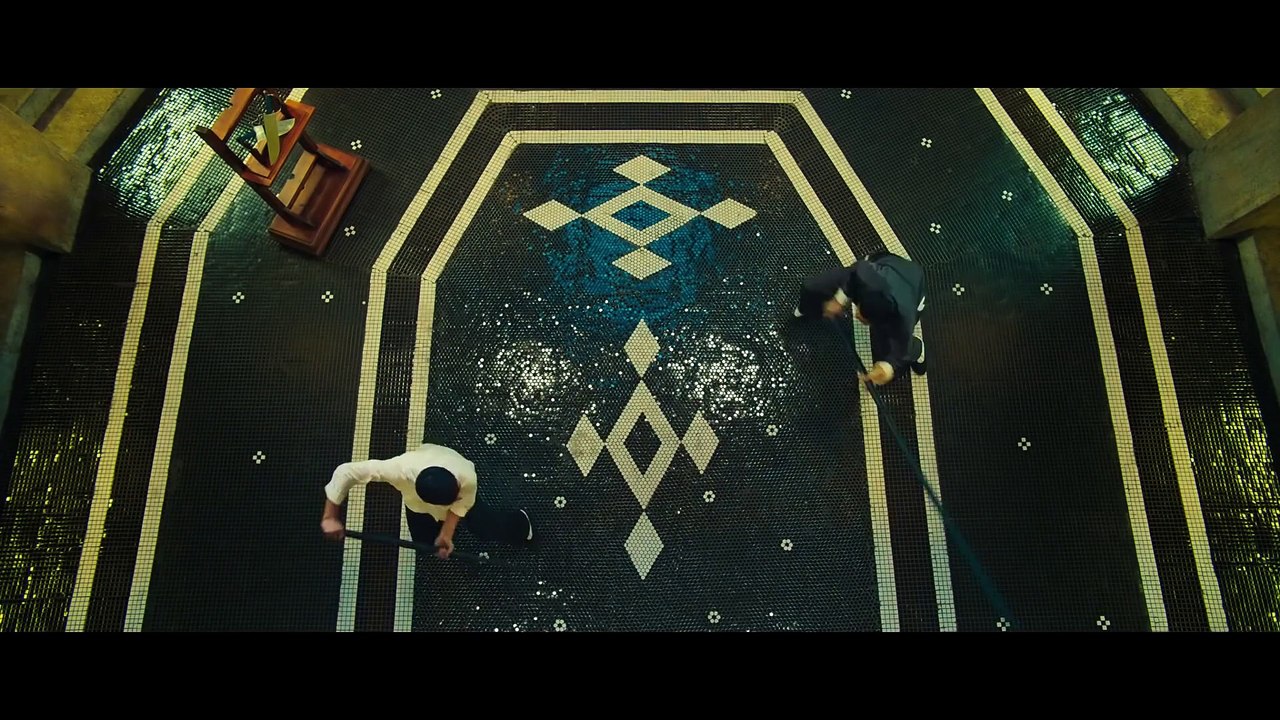 Ip Man defeats Chun with a one-inch punch in the film IP MAN 3 (2015)