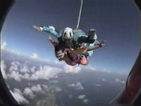 Saut en parachute en Guadeloupe (au ralenti)