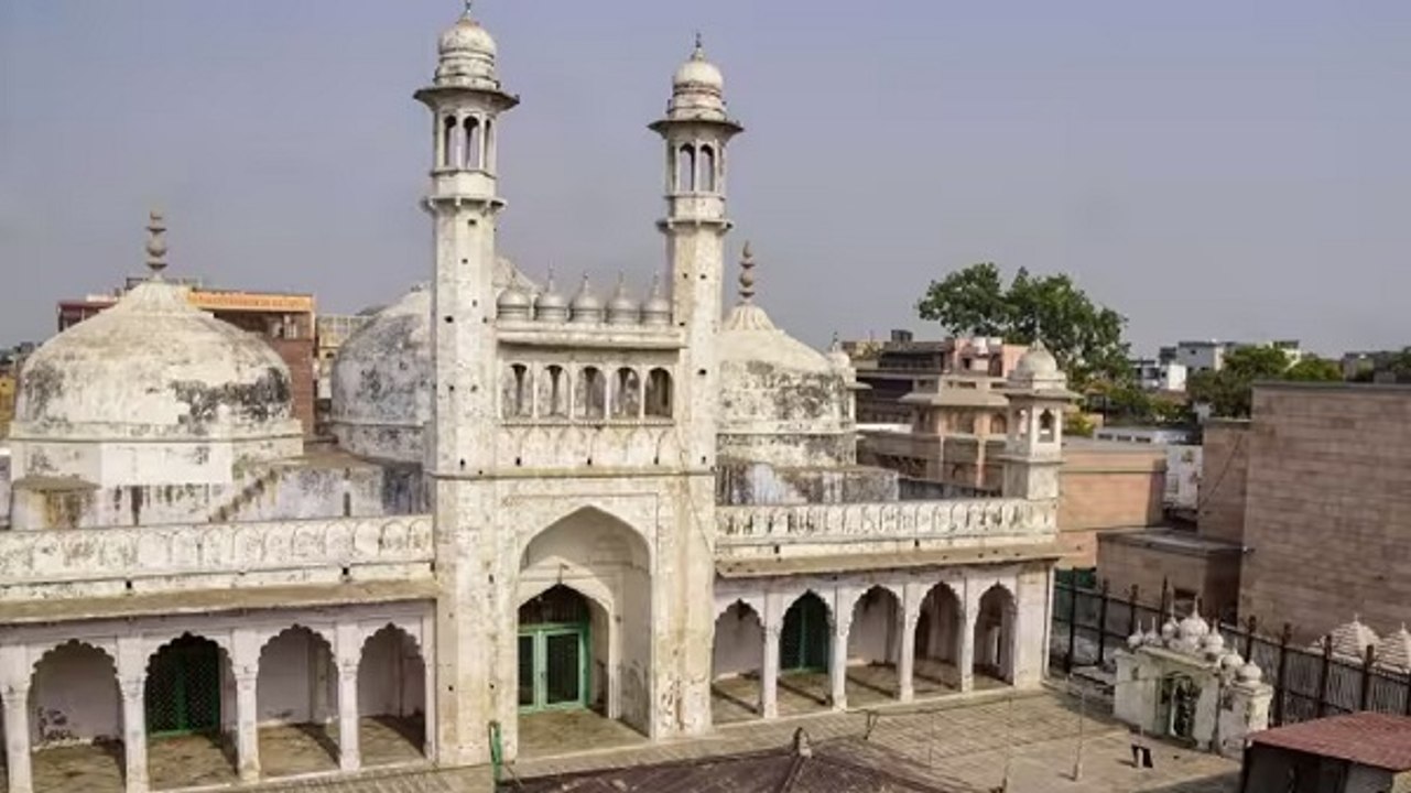 Gyanvapi Masjid Survey: ज्ञानवापी परिसर पहुंची ASI की टीम, शुरू हुआ सर्वे