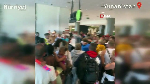 Yunanistan’ın Rodos adasındaki orman yangınları nedeniyle binlerce kişi tahliye edildi