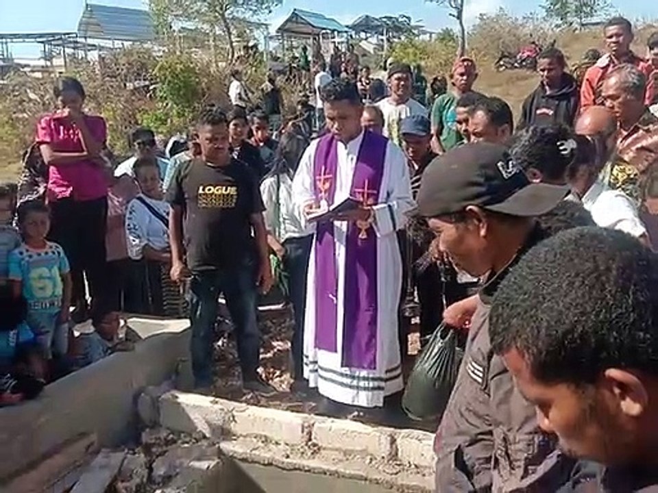 Upacara Pemakaman Elisabhet