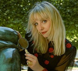 Chloë, commissaire-priseur, nous donne ses conseils pour estimer nos objets
