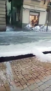 Orage de grêle impressionnant en Italie (milan)