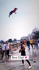 Un papa qui aime bien prendre des risques avec son enfant