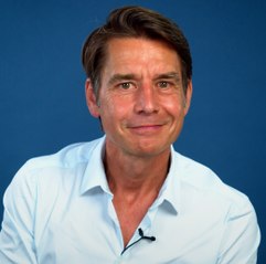 Bernard, ancien négociateur du GIGN, compare les séries à la réalité