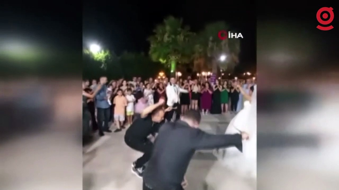 Haluk Levent depremzede çiftin düğününde çiftetelli oynadı