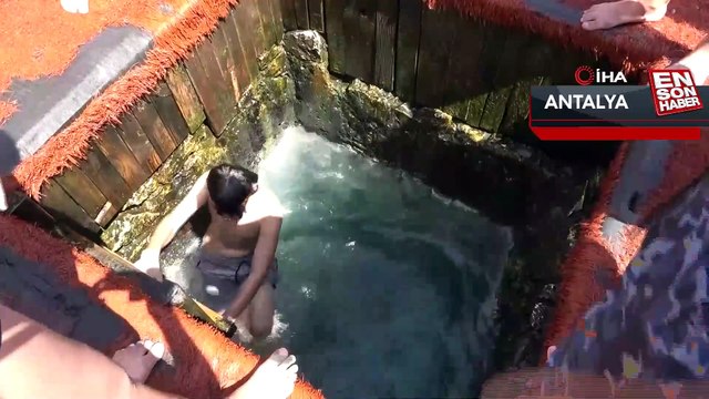 Antalya'da sıcaktan bunalan vatandaş Burguç'ta 5 dakikada serinliyor