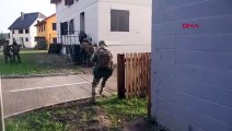 Ukraynalı askerler İngiltere'de sokak çatışması eğitimi aldılar