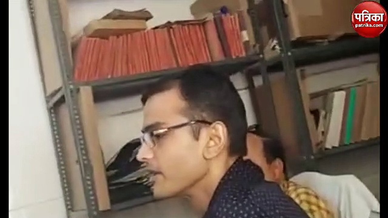 Gonda : फिर घूस लेते जिला अस्पताल का वीडियो हुआ वायरल, देखें किस तरह से गरीबों की जेब पर डाला जा रहा डाका