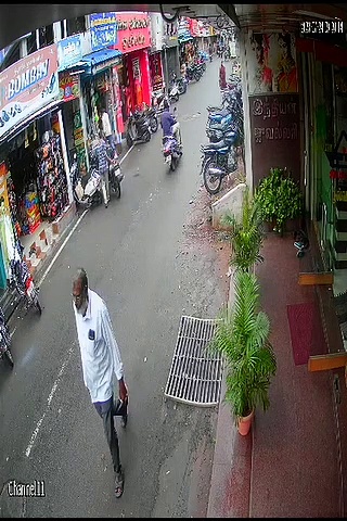 பொள்ளாச்சி கடை வீதியில் பட்டபகலில் பெண்ணிடம் நகை பறிப்பு