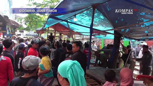 Ricuh! Penertiban Satpol PP Hingga TNI Ditolak Keras Sejumlah Pedagang Pasar Larangan Sidoarjo