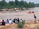 video story- नदी के तेज बहाव में उतरकर लापता युवाओं को तलाश रही तीन जिले की एसडीआरएफ टीम