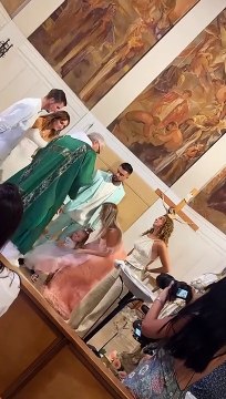 Julien Tanti, Manon Marsault, Paga Neuron, Giuseppa et Greg Yega au baptême de Maylone et Leewane, les enfants de Thibault Garcia et Jessica Thivenin. Instagram