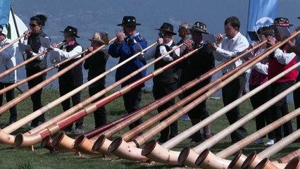 Alphorn fest brings sound of music to Swiss mountains