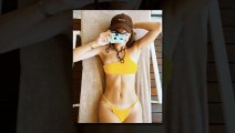 Afra Saraçoğlu pose en bikini jaune