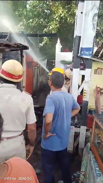 गैस पाइप लीक होने से लगी आग, दो दुकानें जलकर खाक