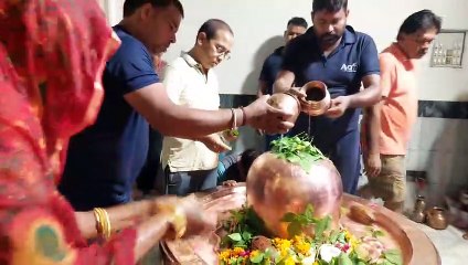 Скачать видео: गूंजे भोले के जयकारे, शिव मंदिरों में उमड़े श्रद्धालु