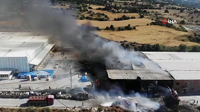 L'incendie de l'entrepôt de palettes a été maîtrisé