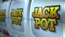 Après avoir remporté un énorme jackpot il y a près de 30 ans, il travaille toujours