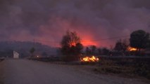 Miles de turistas siguen varados en Rodas, mientras fuegos permanecen fuera de control