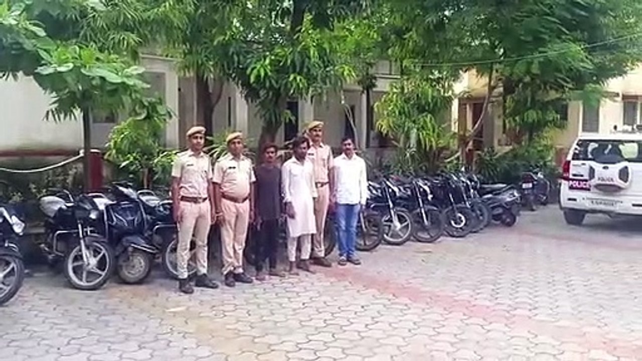 मोटर साइकिल चोर गिरफ्तार