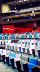 Ce Théâtre s’Adapte à Chaque Spectacle ! 