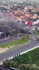 Grupo faz protesto e interdita dois sentidos da Estrada do Coco