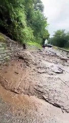 Oliveto Lario: colata di fango si abbatte sulla strada. Chiusa la Lecco-Bellagio