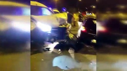 Arnavutköy'de iki araç kafa kafaya çarpıştı: 5 yaralı