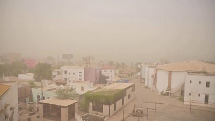 كيف يواجه السودانيون ارتفاع الحرارة ونقص الخدمات الطبية؟