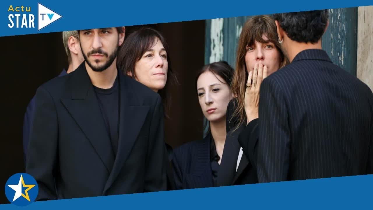 “Je me retrouve orpheline” : les mots émouvants de Charlotte Gainsbourg et Lou Doillon aux obsèques