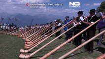100 der besten der Welt beim Alphorn-Festival von Nendaz in der Schweiz