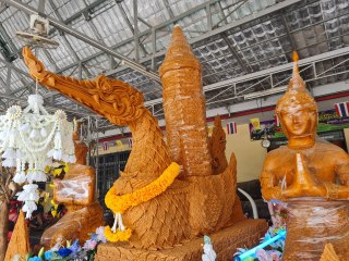 เทศกาลแห่เทียน 'วันเข้าพรรษา' ฮือฮา จานบิน UFO โผล่