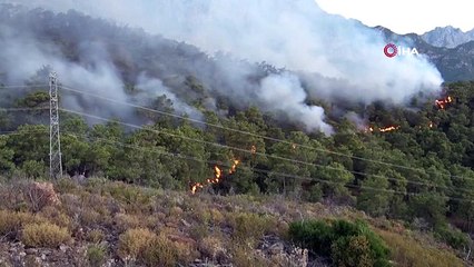 Turizm merkezi Kemer'deki orman yangınına havadan müdahale başladı