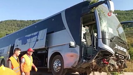 Yolcu otobüsü yoldan çıktı: 2'si ağır 14 yaralı