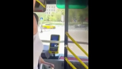La femme qui a essayé de monter dans le bus de la ville avec Pitbull a fait une scène, a agressé le chauffeur