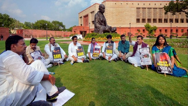 मणिपुर मसले पर विपक्ष का प्रदर्शन जारी, संसद भवन के बाहर सांसदों ने गुजारी रात