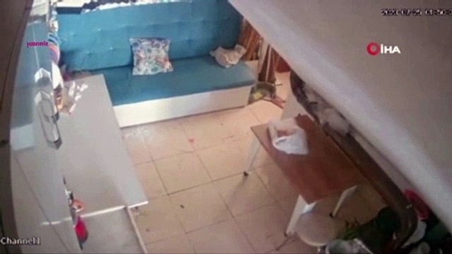 Adana'da meydana gelen 5.5 büyüklüğündeki deprem anı kameralara böyle yansıdı
