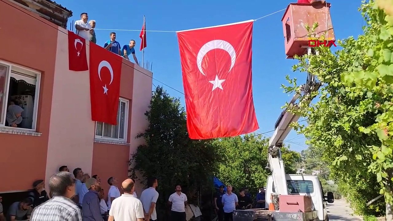 Van'da silah kazası sonucu şehit olan Sözleşmeli Er Ömer Cinkara'nın acı haberi ailesine verildi