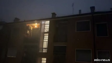 Le immagini del violento nubifragio notturno su Milano