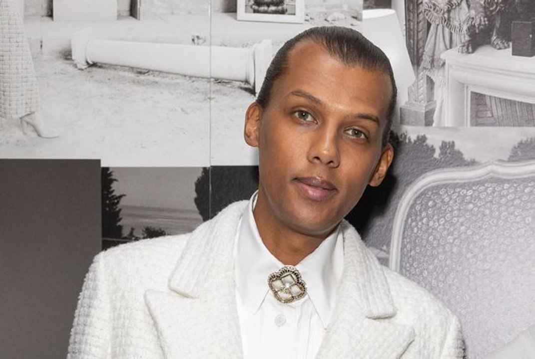 Stromae en vacances : il se repose en famille à la mer… Voici une photo de son fils qui a bien grandi