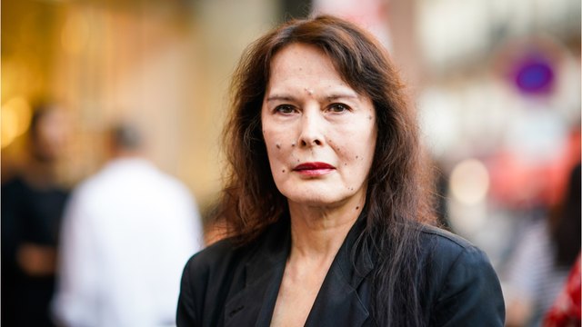 VOICI - Bambou, la dernière compagne de Serge Gainsbourg, présente aux obsèques de Jane Birkin : leur lien particulier