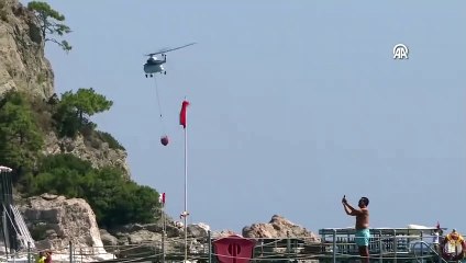 Réponse aérienne et terrestre aux incendies de forêt à Antalya