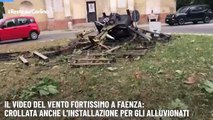 Il video del vento fortissimo a Faenza: crollata anche l'installazione per gli alluvionati