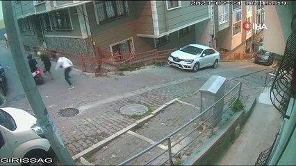 İstanbul'da kapkaççı terörü kamerada! Çıkmaz sokağa girince olanlar oldu...