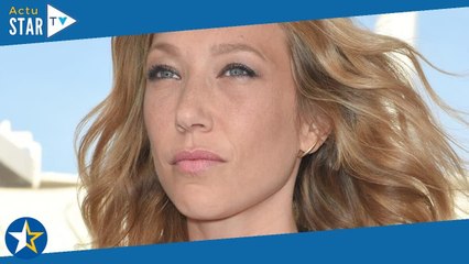 PHOTO Laura Smet totalement nue et en toute confiance dans un cadre très particulier