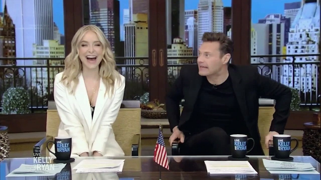 Amerikalı oyuncu Jenny Mollen çırılçıplak otostop çekti