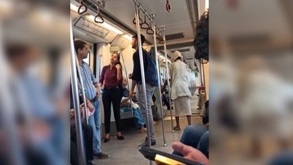 'मेट्रो में यह कब शुरू हुआ?', यूजर ने शेयर किया भीख मांगते शख्स का वीडियो, DMRC ने दिया जवाब